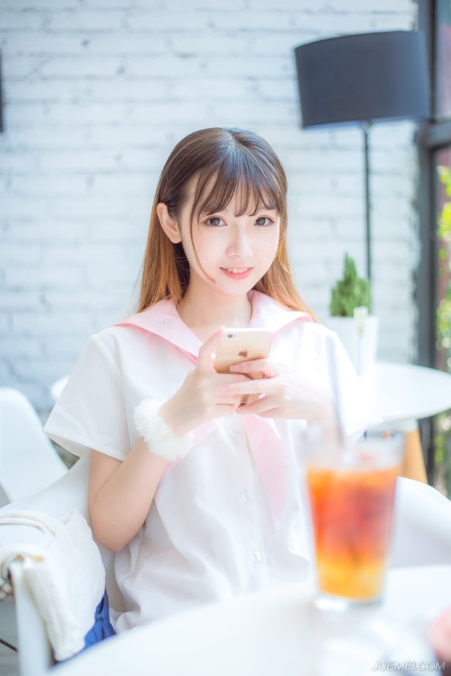 “哦？”魏延闻言，不禁来了兴致，吕布麾下，庞统、法正，皆是一代俊杰，机谋百变，偌大成都，被两人玩弄于股掌之中，而且庞统性情高傲，无论敌友，可是很少见他有如此高的评价。